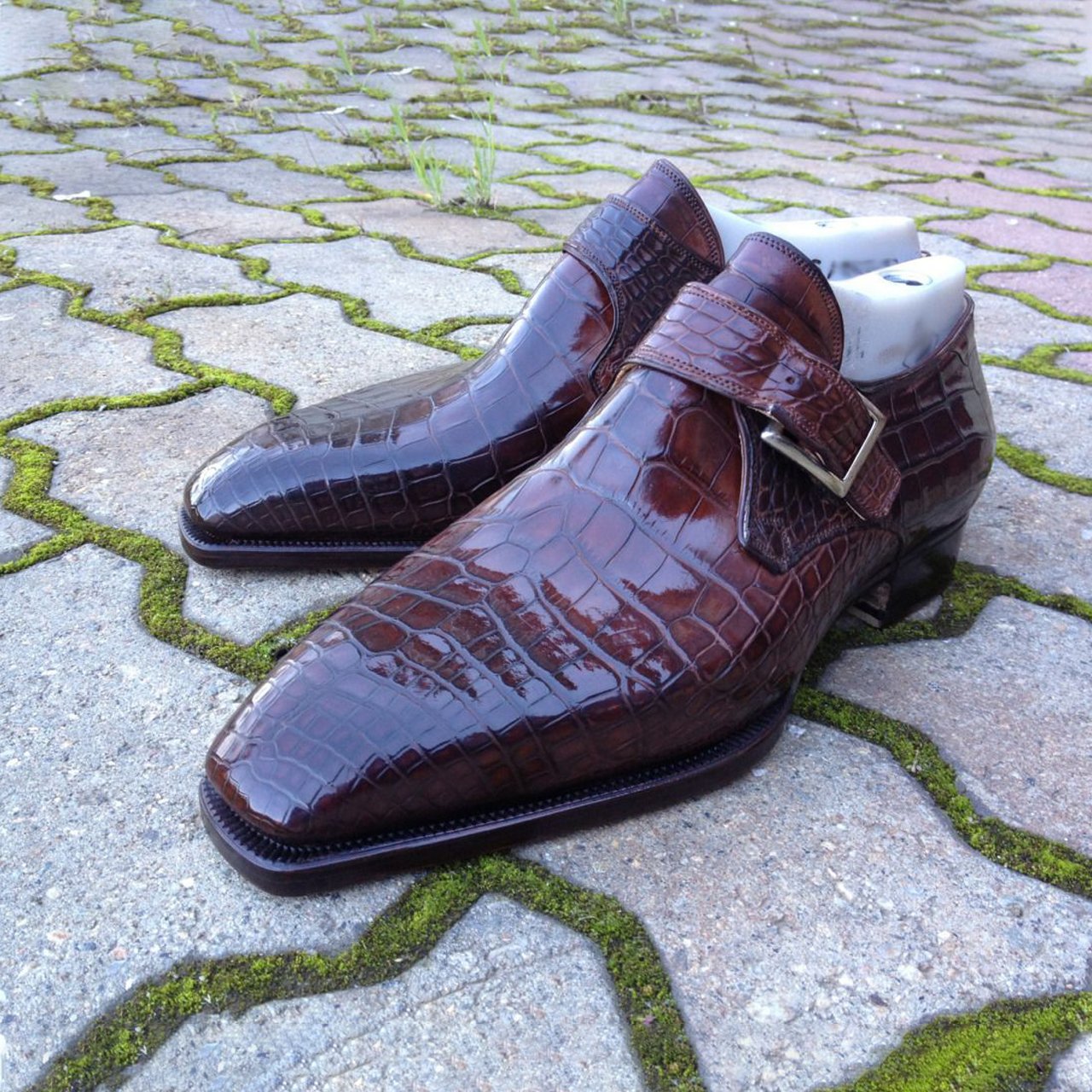 Brown and red classic single buckle formal men's monk shoes